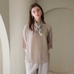 [최초가 138000원] 지그재그 플리츠 라운드 루즈핏 블라우스(2colors)_YJ05WRPBL03