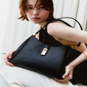 [CLA] 블랙 소가죽 체크 장식 포인트 미디움 숄더백  DCBA5F163