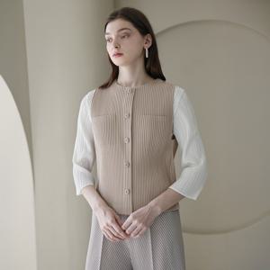 [최초가 158000원] 포켓 버튼 라운드 플리츠 베스트(3colors)_YJ08WRPVT02