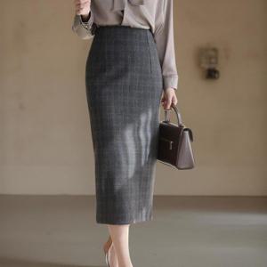 [하프클럽] 여성 겨울 출근 패션 H라인 트임 롱 체크 스커트 빅사이즈