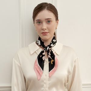 [25FW 최초가 59,000원]팬시로고 실크 미니 스카프 SE541S301