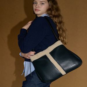 질 바이 질스튜어트 [[24FW]] JLBA4F675BK [케빈] 블랙 시어링 호보백