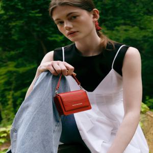 질 바이 질스튜어트 JLBA5F959R2 [브레드] 레드 체인 미니크로스백