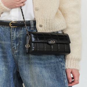 헤지스 액세서리 [[26SS]] HIWA6E764BK [선물추천][인기급상승] 블랙 퀼팅 소가죽 체인크로스백