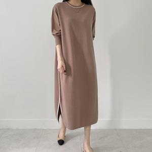 [어반프랑] 바조 배색 니트 루즈핏 옆트임 롱원피스