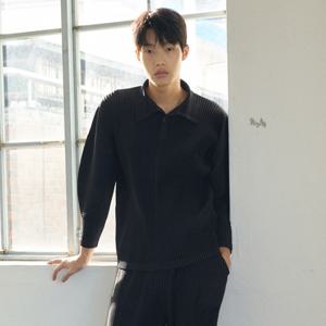 공용 커브 슬리브 카라넥 플리츠 티셔츠 [블랙]