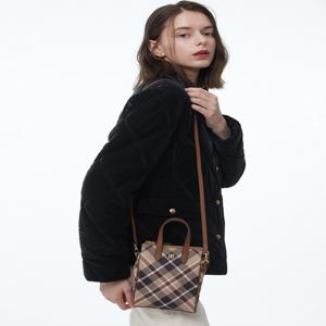 액세서리 여성 [[24FW]] WCWA4F935W2 [스테디셀러]브라운 체크 가죽 미니크로스백