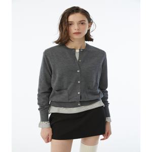 헤지스 여성 [[24FW]] WSSW4D8C1CG [스테디셀러][울100%] 차콜그레이 로고자수 라운드넥 가디건