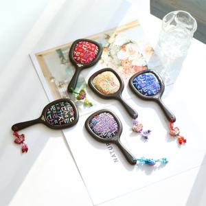 [박씨상방] 원목 손자수 손잡이 공주거울 (한글) 외국인선물 한