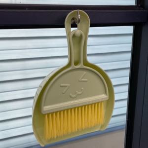 스마일 미니 빗자루 쓰레받기 세트 그린 책상 방