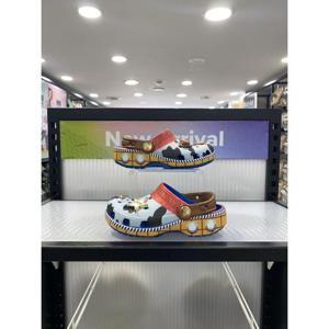 [크록스] 토이 스토리 우디  클로그 키즈 209461-4GX