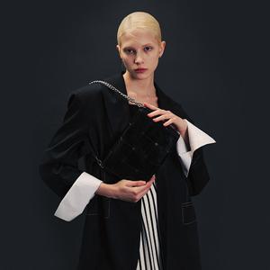 가이거 인트레치아토 분더 크로스백