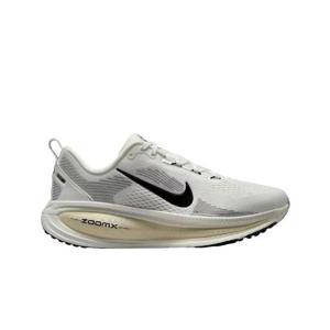 나이키 보메로 18 서밋 화이트 코코넛 밀크 HM6804-101