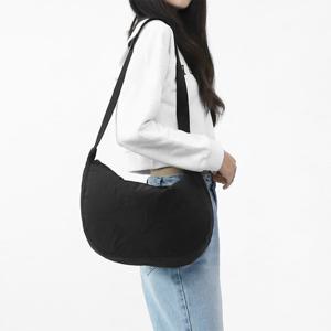 [스콰즈]스콰즈 크로스백 SSA078 2COLOR 여자 퀄팅백 반달가방