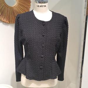 르피타 HC06 엠보페플럼 블라우스(블랙) L254BBLA02