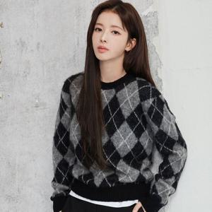 [지오다노]여자 355925 라운드넥 아가일 긴팔니트