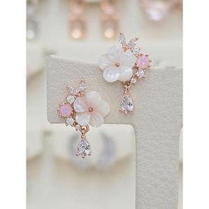 볼라레 세이브존03 볼라레 트로파 천연자개  플라워귀걸이 SAVSSS1586