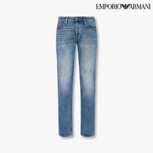 [엠포리오 아르마니]남성 로고 디테일 워싱 데님 팬츠(A515106007)