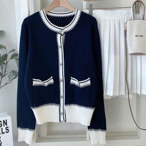 샵앤) 여성 배색 라운드넥 정장 앞포켓 단추 니트 가디건 DGB-WCD-4143-네이비