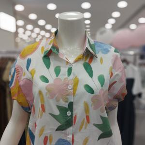 [아니베에프]A56WBL730 카라넥 프린트 볼륨 소매 셔츠_GN