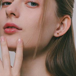 바이데이지 호박 원석 스터드 실버 귀걸이 Be0704
