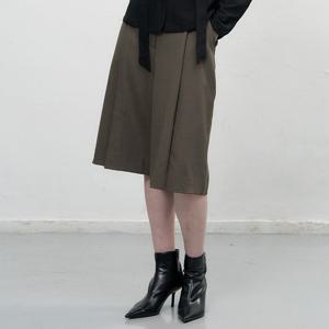 WOMAN 플리츠 버뮤다 팬츠 [COCOA] / WBE3L12505