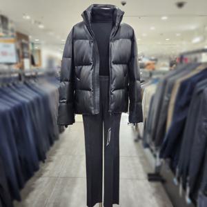 [바쏘옴므]블랙 비건레더 하이넥 구스다운 점퍼 WSY4UA43ABK_DG