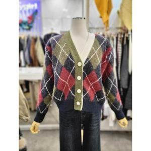 밸리걸 세이브존01 아가일 브이넥 숏 니트 가디건 613420