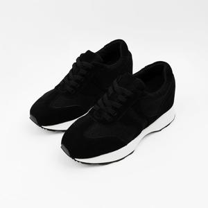 [신난다슈]여성 스니커즈 7cm 여자 키높이 운동화 소가죽 스웨이드 통굽 MRO257235 블랙