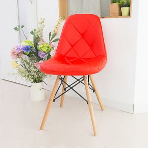 일루일루 모아 에펠 엠보싱 체어 레드