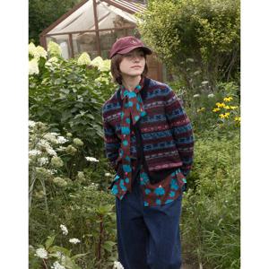 헤지스 여성 24FW 울100% 네이비 페어아일 브이넥 가디건 HSSW4D802N2