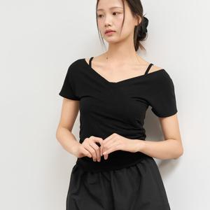 WOMAN 아세테이트 브이넥 셔링 반팔티 [BLACK] / WBE2L01532