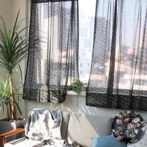 아트박스/메종텍스타일 들꽃 작은창커튼 겸 가리개커튼_블랙