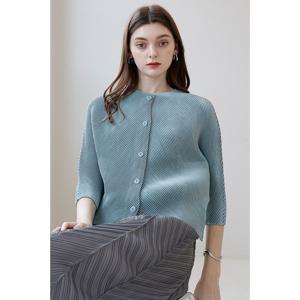 [요이츠]디아고날 플리츠 라운드넥 자켓_YJ04WNPJK06_SB1