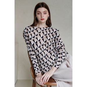 [요이츠]풍차 프린트 플리츠 블라우스_YJ03WNPBL10_BE1