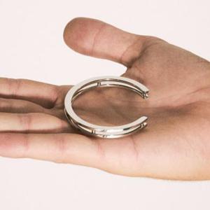 25 FW 생로랑 Stacked 씬 컷 오픈 실버톤 커프 뱅글 브레이슬릿 798708 Y1500 8126