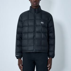 25 FW 스투시 로고 모티프 스퀘어 퀼트 미드웨이드 패딩 자켓 블랙 115855 0001