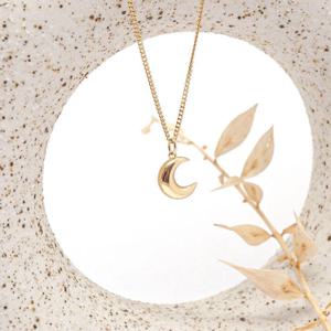 오팔하우스 14k 통통한 민자 달 목걸이 OPGDN11634