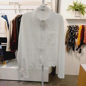 오프리미츠 H 플라워펀칭블라우스 B25BL2904