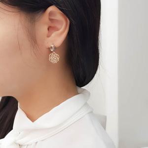 오팔하우스 14k 컷팅 장미 원터치 귀걸이 OPDLE3187