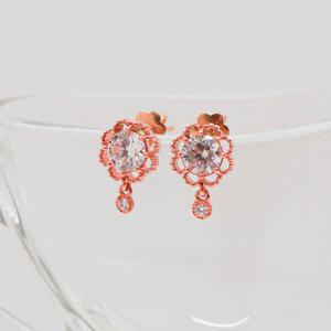 오팔하우스 14k 로망스 꽃 큐빅 귀걸이 OPJE9173