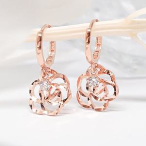 오팔하우스 14k 컷팅 장미 원터치 귀걸이 OPKYE7169