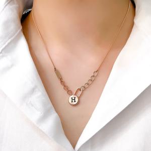 오팔하우스 14k 투톤 H이니셜 언밸런스 코인 목걸이 OPGDN190