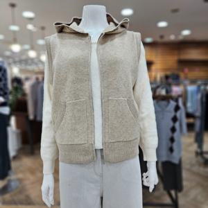 [아르테]포켓 배색후드 니트조끼 DRDPKV780_DG