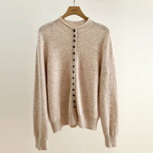 [헤레이스](울100%)홀가먼트 반하이넥 가디건_YMSH25FW212