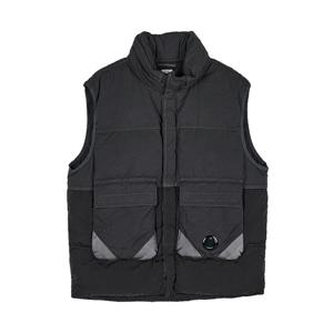 [CP컴퍼니] FW25 남성 에코크롬 R 패딩 조끼 19CMVE028A 006369M 978