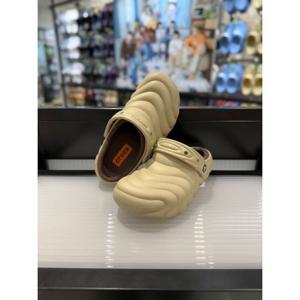 [크록스]MARIO크록스 클래식 라인드 오버퍼프 클로그 210059-0LJ 모트 모카 베이지