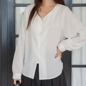 나야홍 / 아이우먼 뒷매듭브이블라우스 RDV695M511 빅사이즈