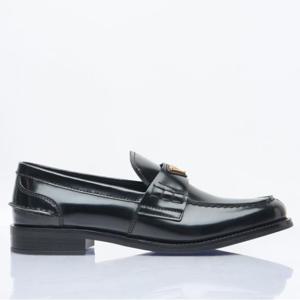 25 FW 프라다 트라이앵글 골드톤 로고 브러쉬 레더 로퍼 블랙 1D813N 055 F0002