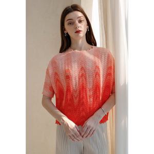 [요이츠]웨이브 그래픽 플리츠 블라우스_YJ04WNPBL16_OR1